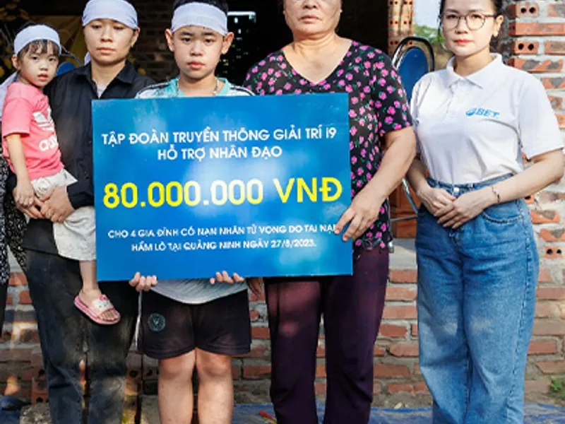 Biểu tượng bảo mật mạng với khóa và mã hóa trên nền kỹ thuật số, thể hiện các biện pháp bảo vệ dữ liệu mạnh mẽ của shbet nổ hũ.